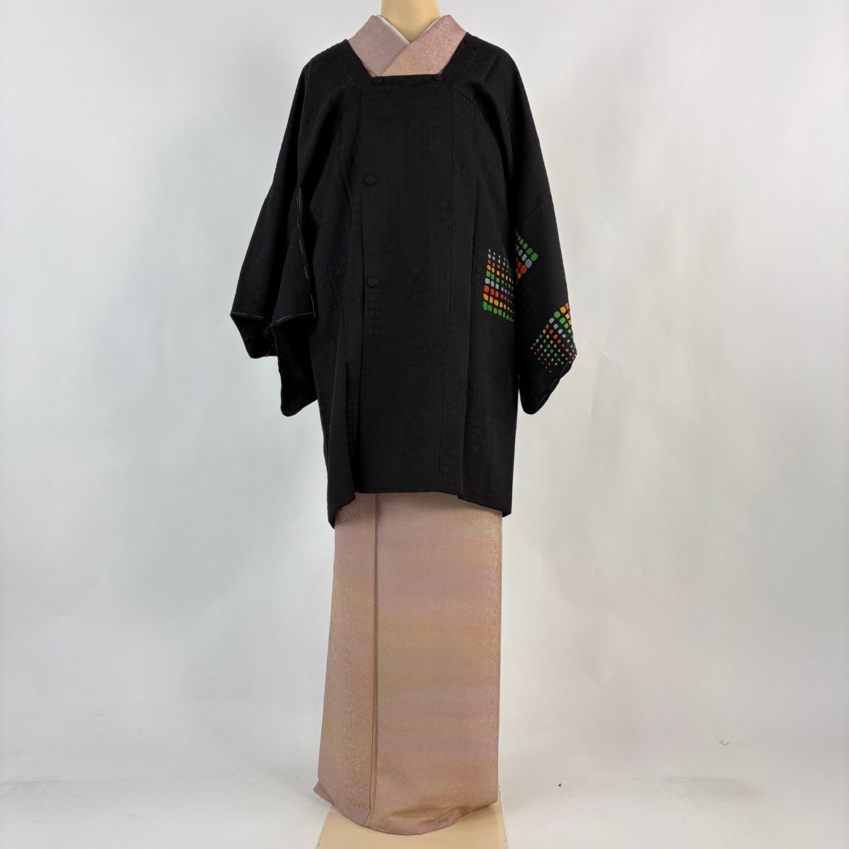 道行 身丈89 cm 裄丈65 M 和装コート 角衿 幾何学 地紋 黒 正絹 秀品