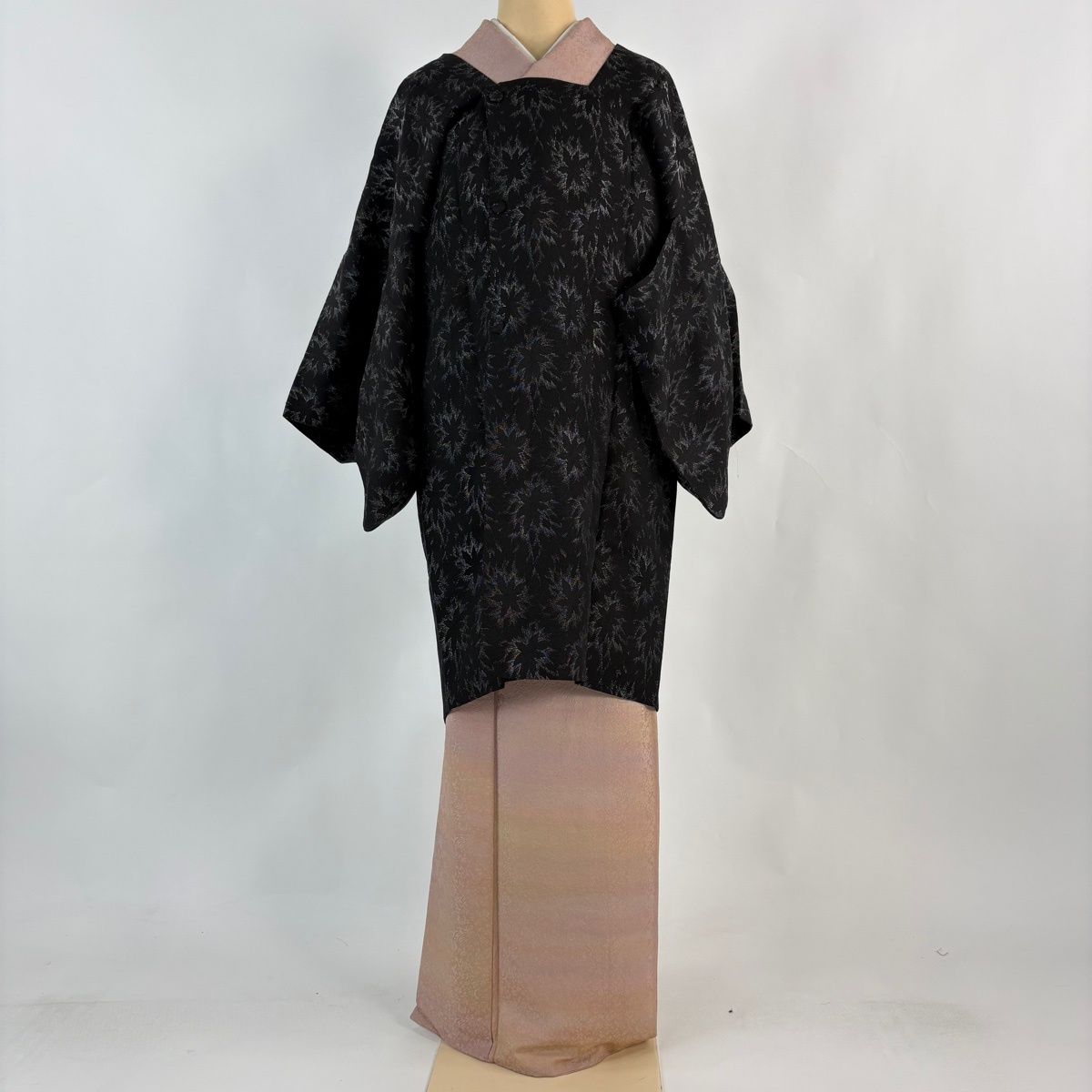 道行 身丈95 cm 裄丈64 M 和装コート 角衿 葉柄 銀通し 黒 正絹 秀品