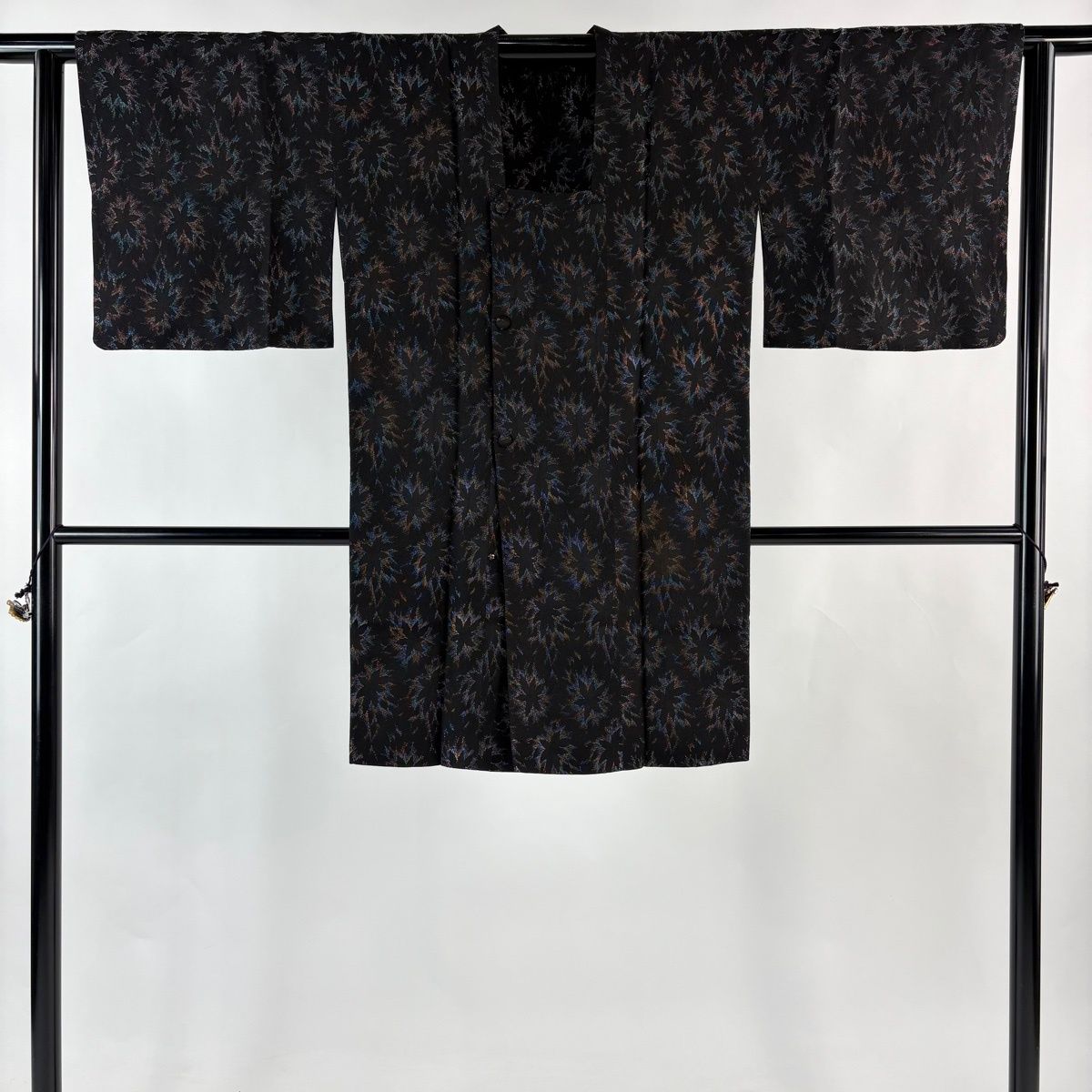 道行 身丈95 cm 裄丈64 M 和装コート 角衿 葉柄 銀通し 黒 正絹 秀品 羽織 着物 浴衣