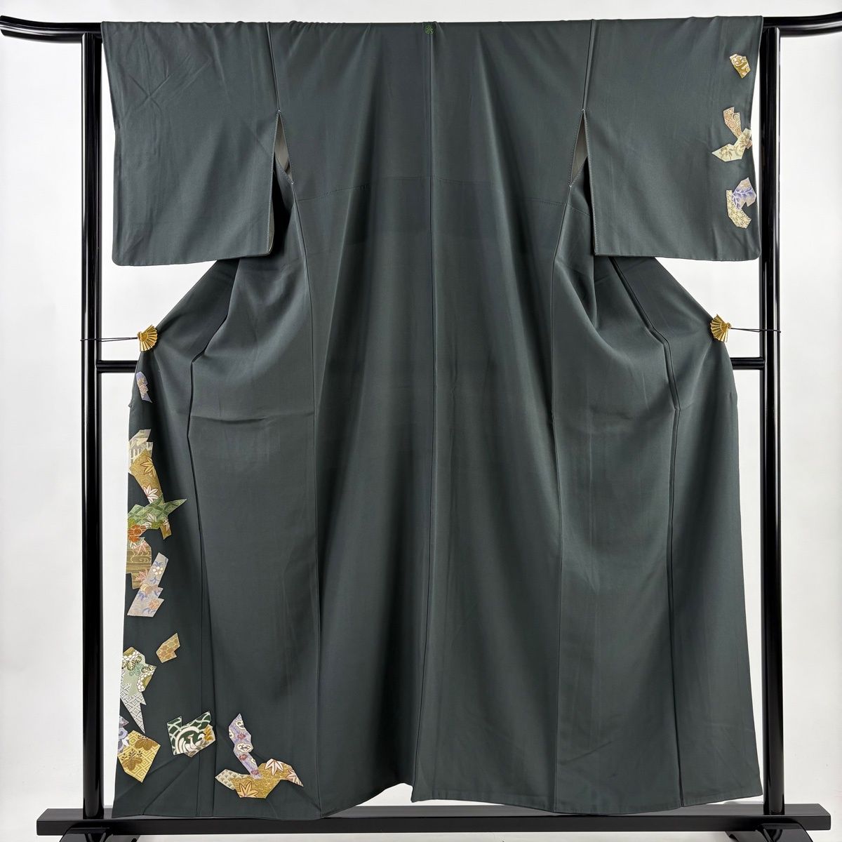 付下げ 身丈155 cm 裄丈64 5 M 袷 千總 落款 草花 観世水 金糸 刺繍 灰緑 正絹 一つ紋