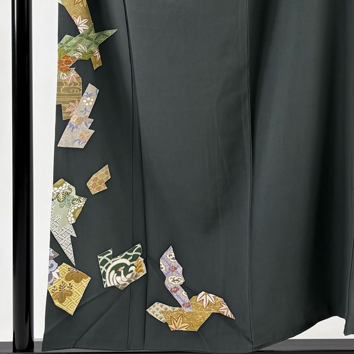 付下げ 身丈155 cm 裄丈64.5 M 袷 千總 落款 草花 観世水 金糸 刺繍 灰緑 正絹 一つ紋