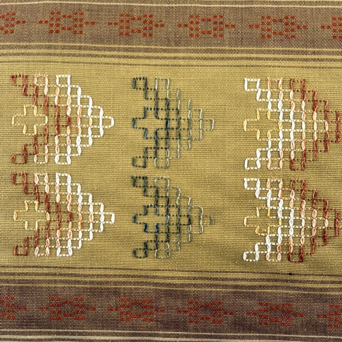 名古屋帯 松葉仕立て 八寸名古屋帯 横段 幾何学模様 薄黄土色 正絹