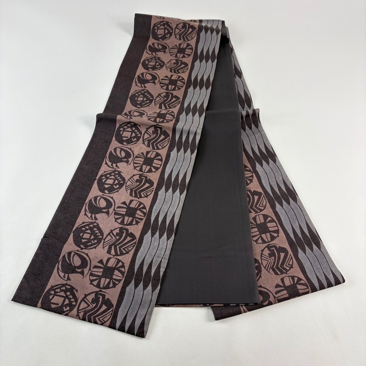 袋帯 美品 名品 川村久太郎 落款 幾何学模様 箔 泥染 灰色 全通