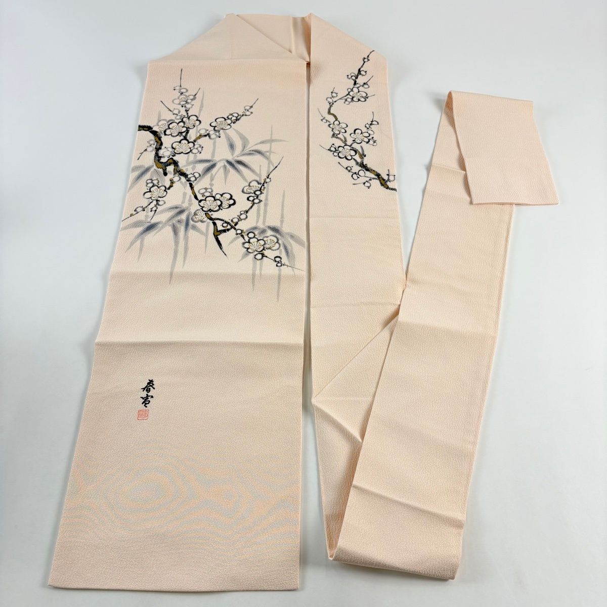  名古屋帯 落款 山科春宣 枝梅 笹 金彩 縮緬 薄オレンジ 正絹 名古屋帯 帯