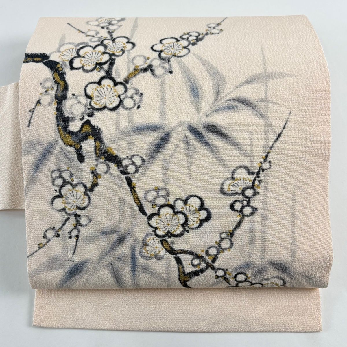 名古屋帯 落款 山科春宣 枝梅 笹 金彩 縮緬 薄オレンジ 正絹