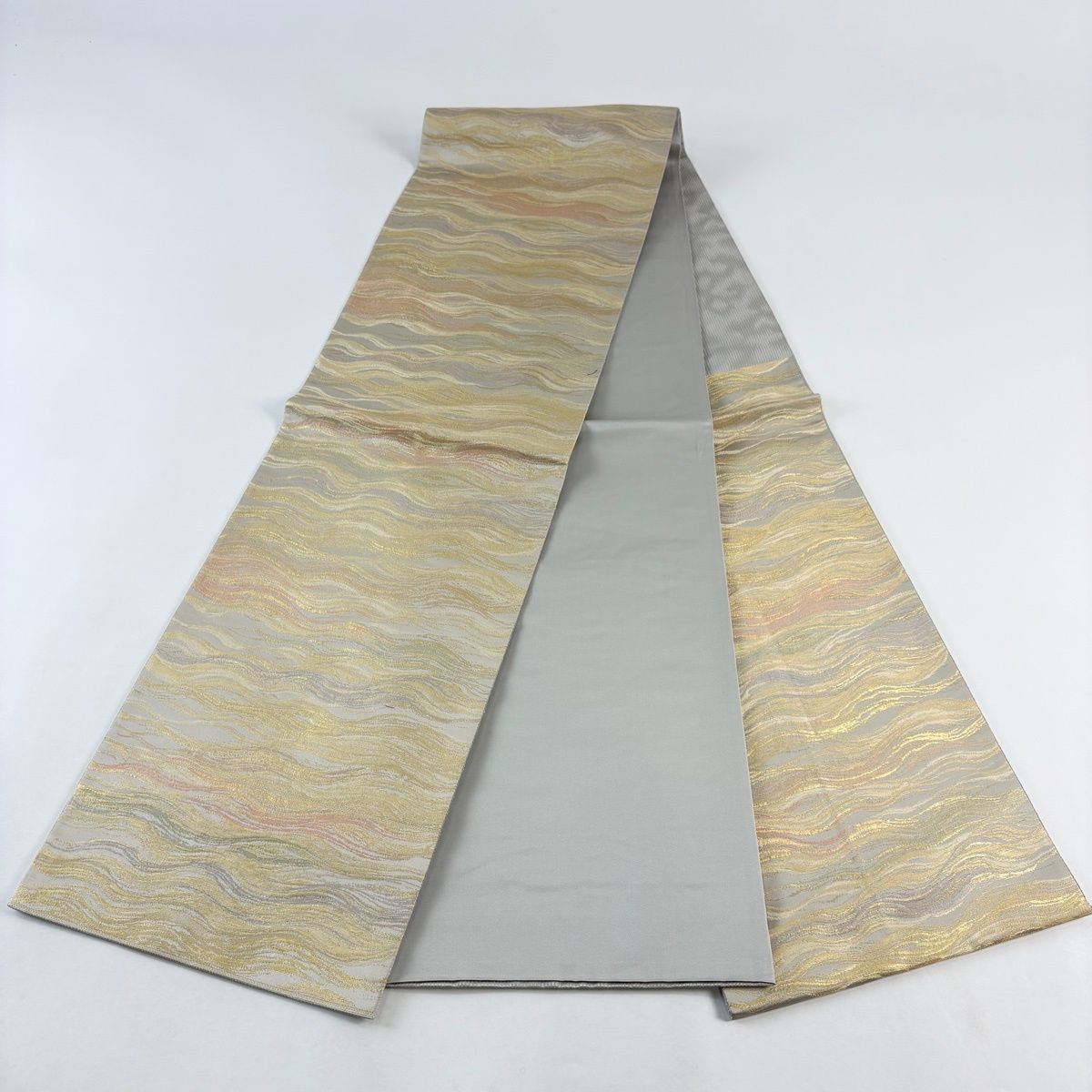 箔屋清兵衛　正絹袋帯 グレー系 幾何学模様 京都西陣織 「箔屋清兵衛：陰山織物謹製」 グレー色系 悠久の美 名物裂