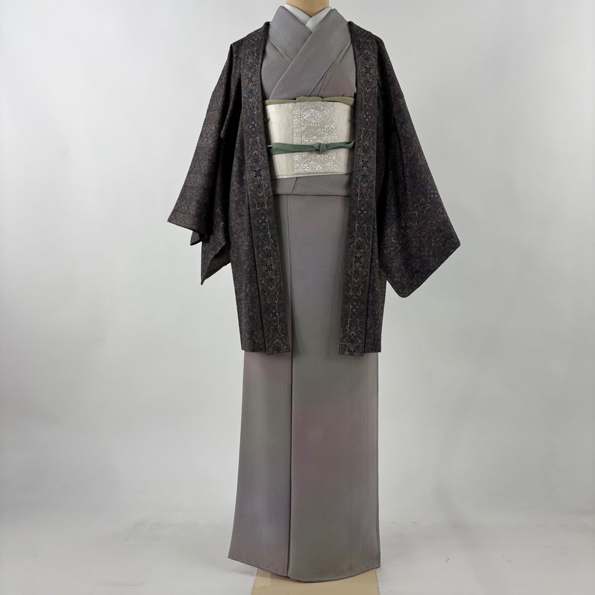 羽織 身丈82.5 cm 裄丈63.5 S 紬地 草花 縦縞 灰紫 正絹 秀品