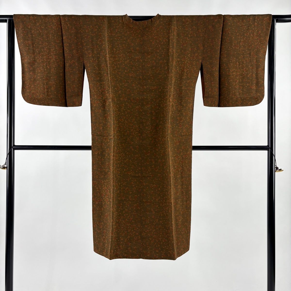 道行 身丈115 cm 裄丈65.5 M 和装コート 角衿 草花 芝 縮緬 茶色 正絹 秀品