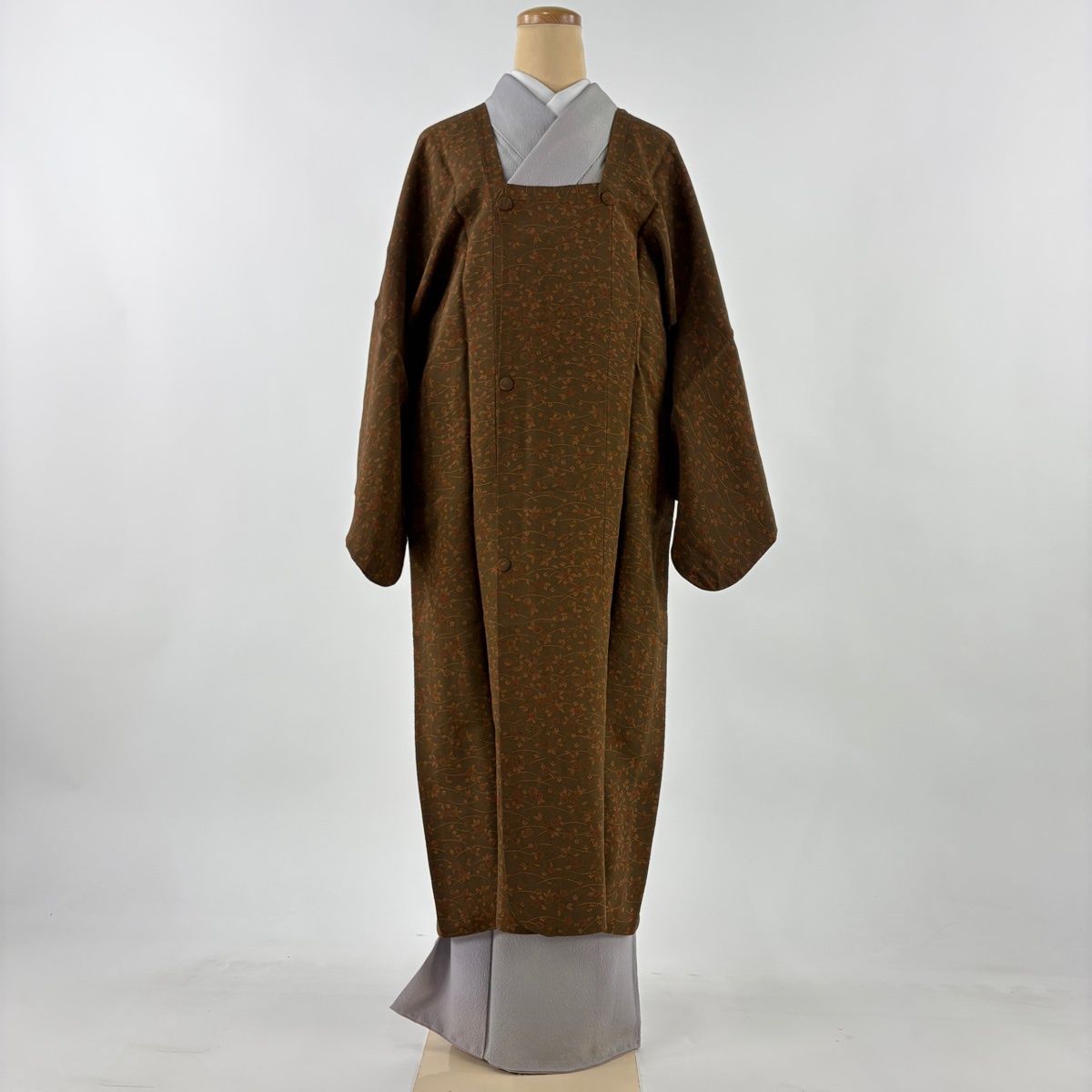 道行 身丈115 cm 裄丈65.5 M 和装コート 角衿 草花 芝 縮緬 茶色 正絹 秀品