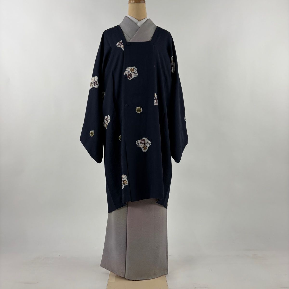 道行 身丈100 cm 裄丈67 M 和装コート 角衿 花 金彩 絞り 紺色 正絹 秀品