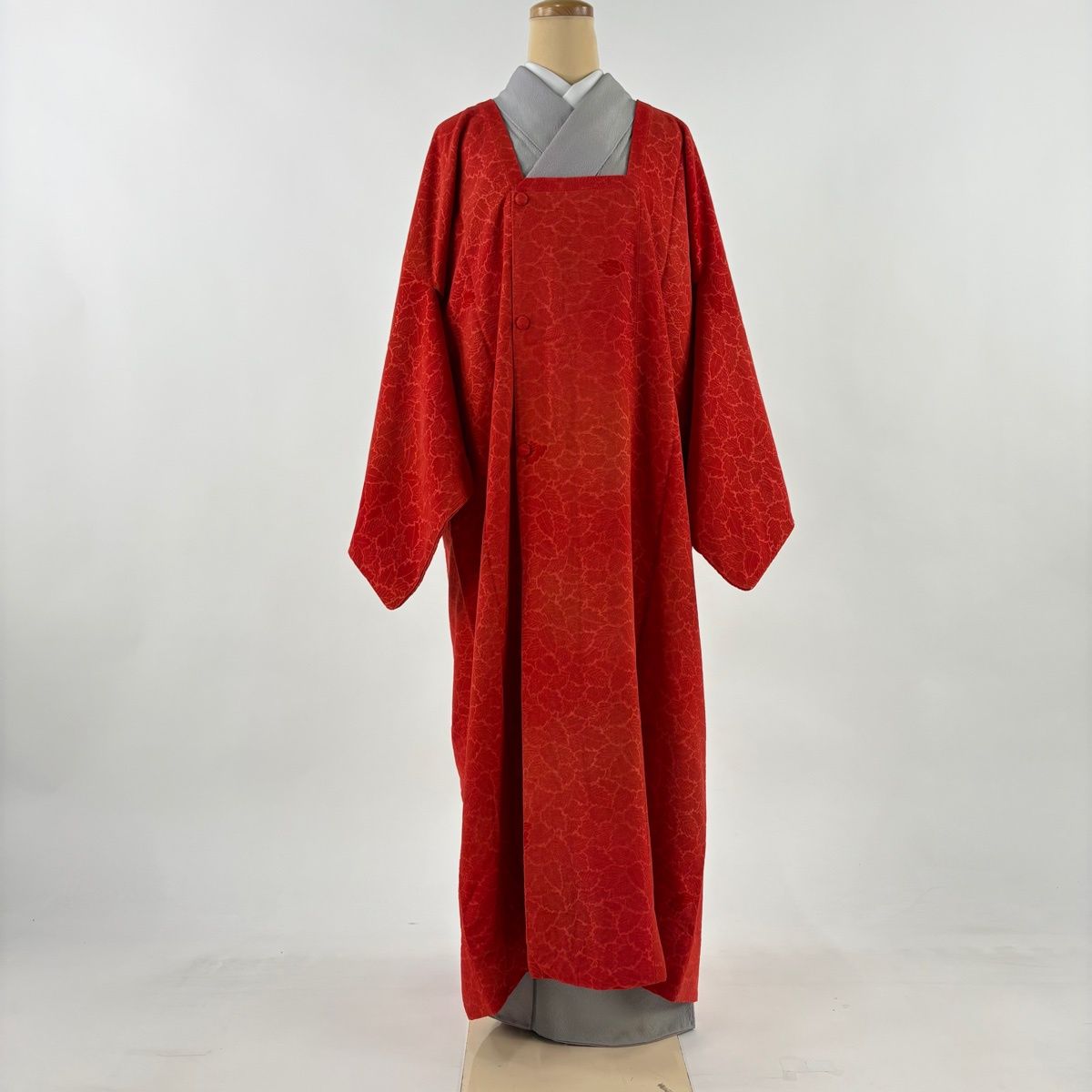 道行 身丈132 cm 裄丈68 L 和装コート 角衿 やまと 葉柄 ぼかし 赤 正絹 秀品