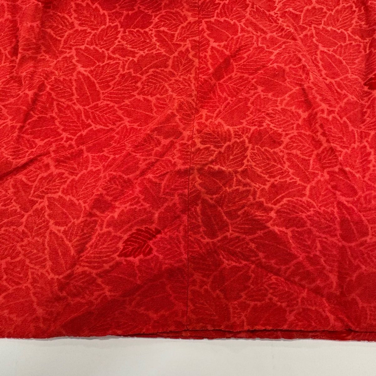  道行 身丈132 cm 裄丈68 L 和装コート 角衿 やまと 葉柄 ぼかし 赤 正絹 秀品 羽織 着物 浴衣