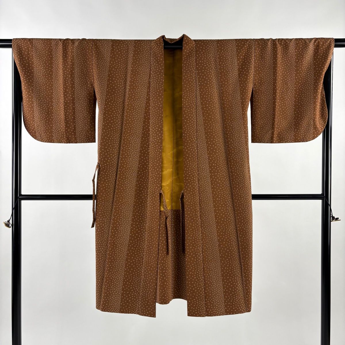  道中着 身丈113 cm 裄丈66.5 M 和装コート 小花 縦縞 茶色 正絹 秀品 羽織 着物 浴衣