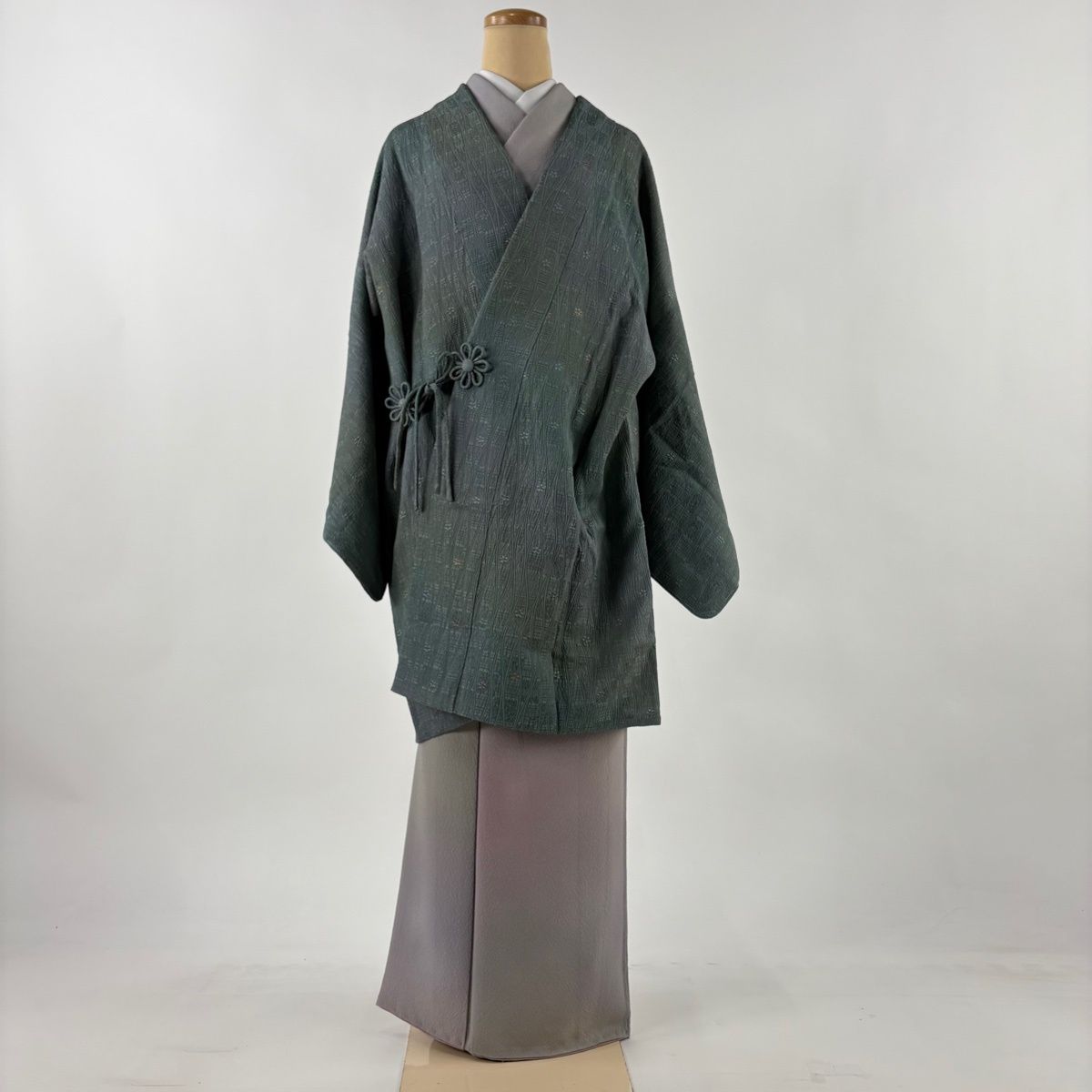 道中着 身丈95 cm 裄丈65.5 M 和装コート 花 幾何学 刺繍 ぼかし 灰緑 正絹 秀品