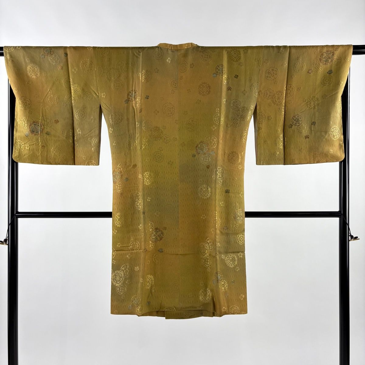 道行 身丈105 cm 裄丈68 5 L 和装コート 角衿 雪輪 花 黄土色 正絹 秀品