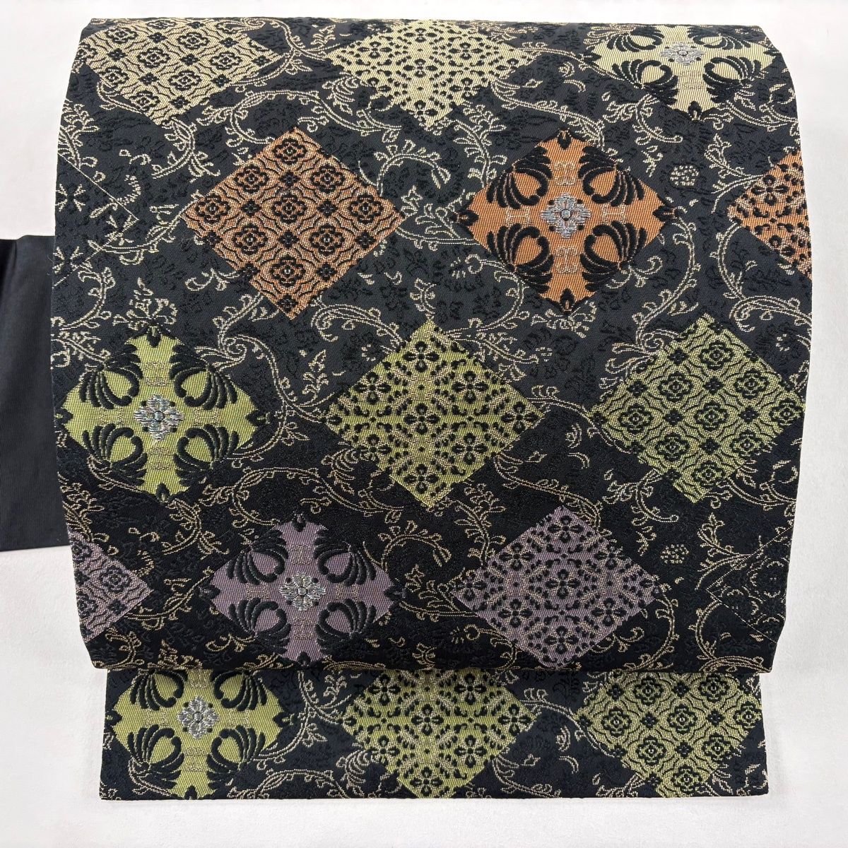 名古屋帯 秀品 花菱 唐草 箔 銀糸 黒 正絹