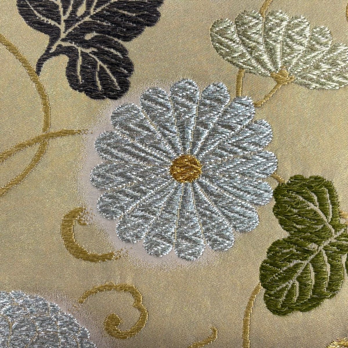 袋帯 秀品 菊唐草 箔 金銀糸 ベージュ 六通 正絹