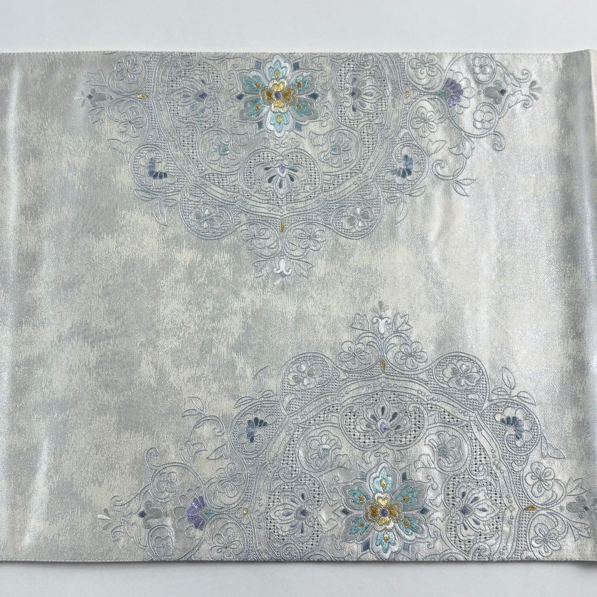 美品】 袋帯 秀品 華文 花唐草 刺繍 金銀糸 灰白 お太鼓柄 正絹 【中古