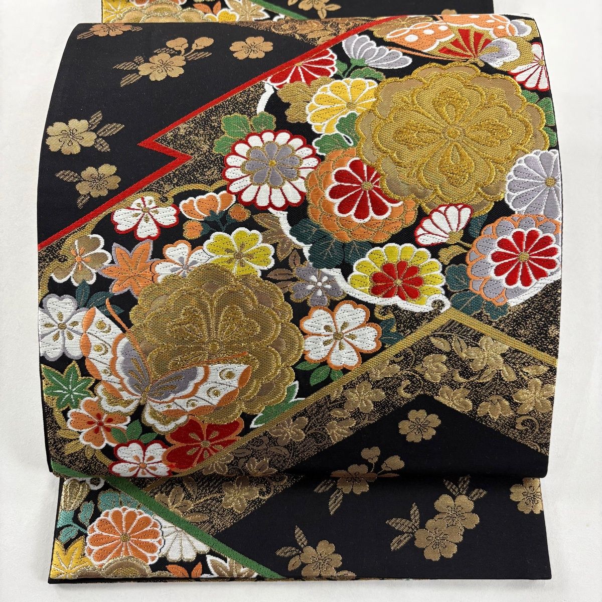 美品】 袋帯 秀品 菊 蝶 金糸 箔 黒 六通 正絹 【中古】 - メルカリ