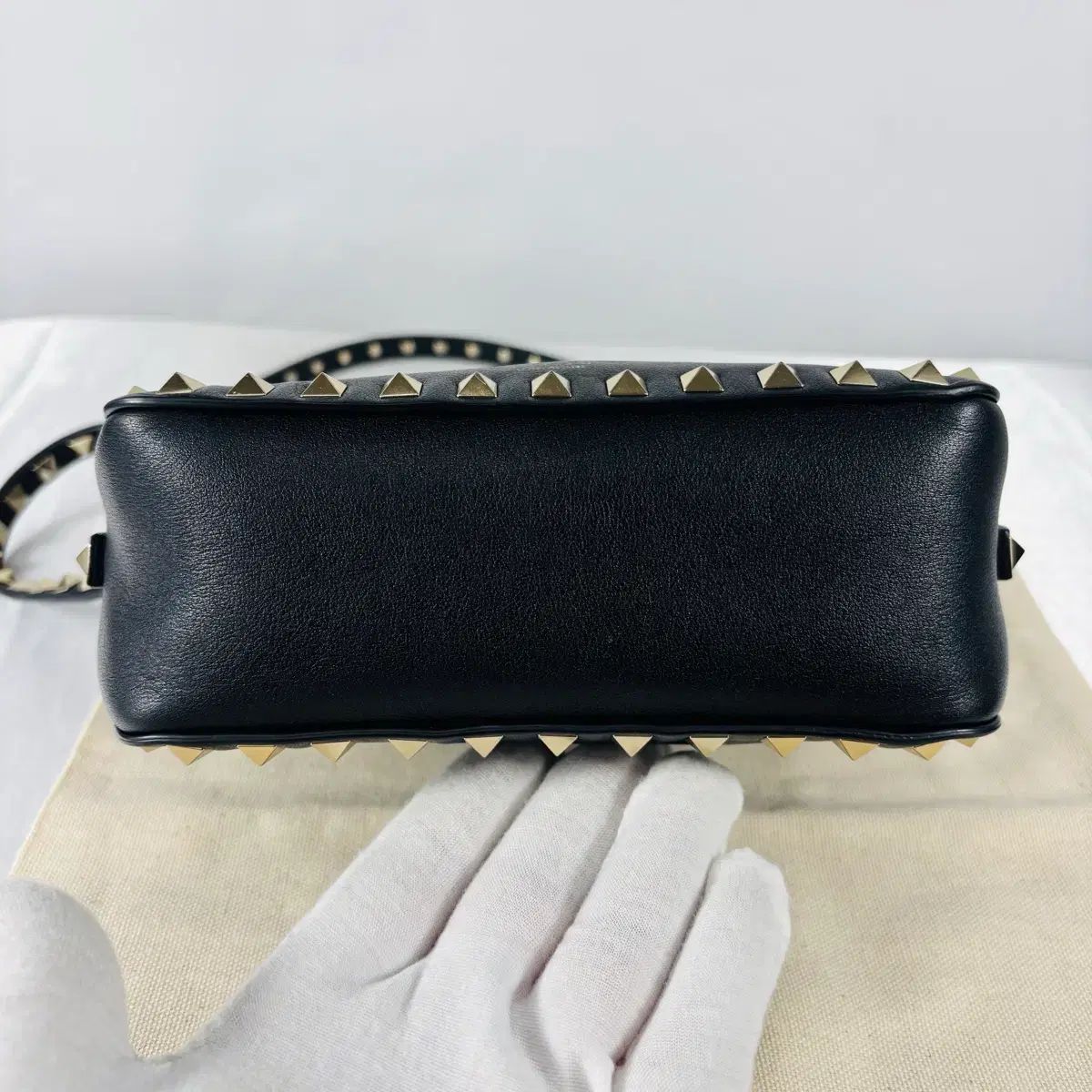  ヴァレンティノ ロックスタッズ カメラ クロスバッグ ブラック メッセンジャーバッグ ショルダーバッグ