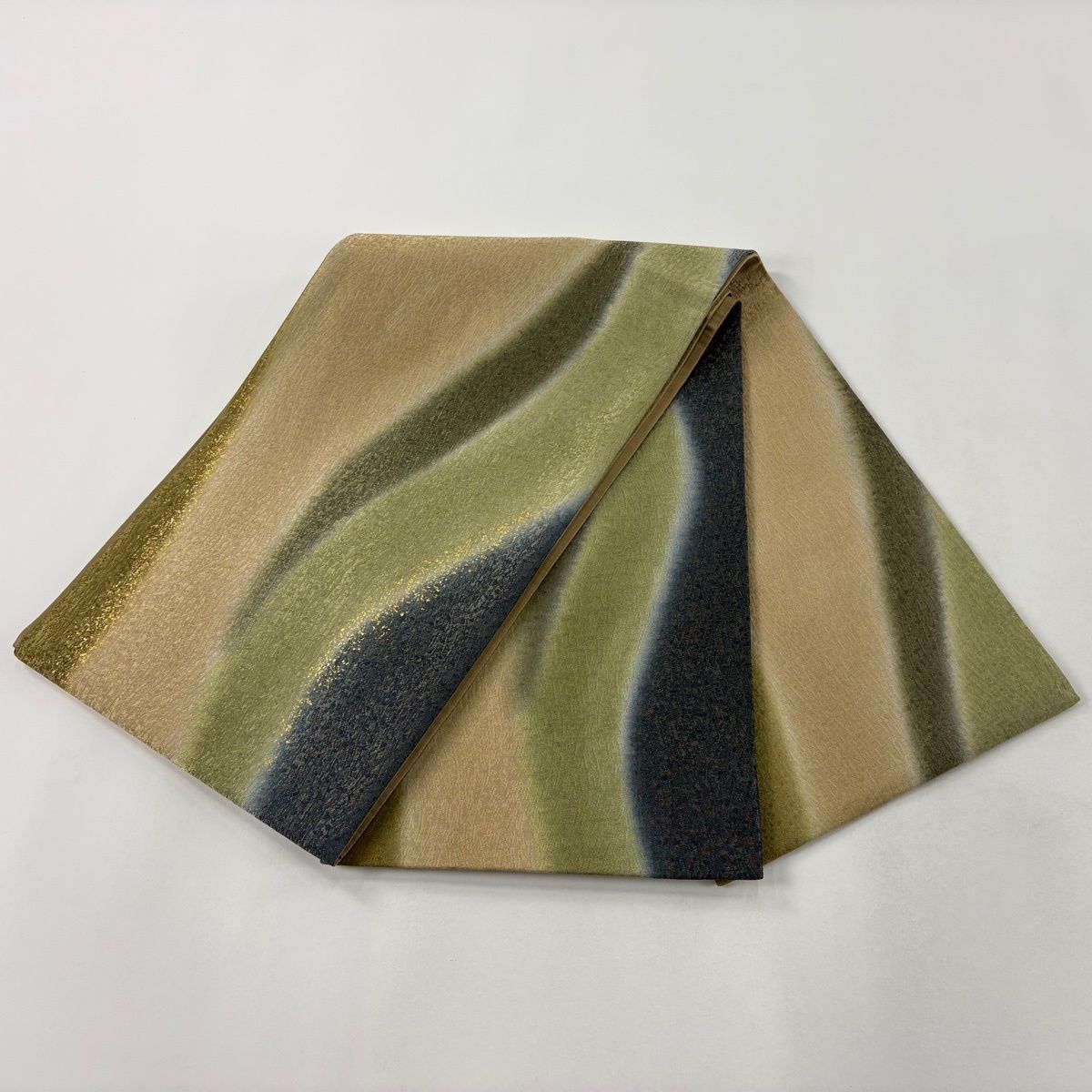  袋帯 秀品 よろけ縞 幾何学 金糸 金彩 よもぎ色 お太鼓柄 正絹 袋帯 帯