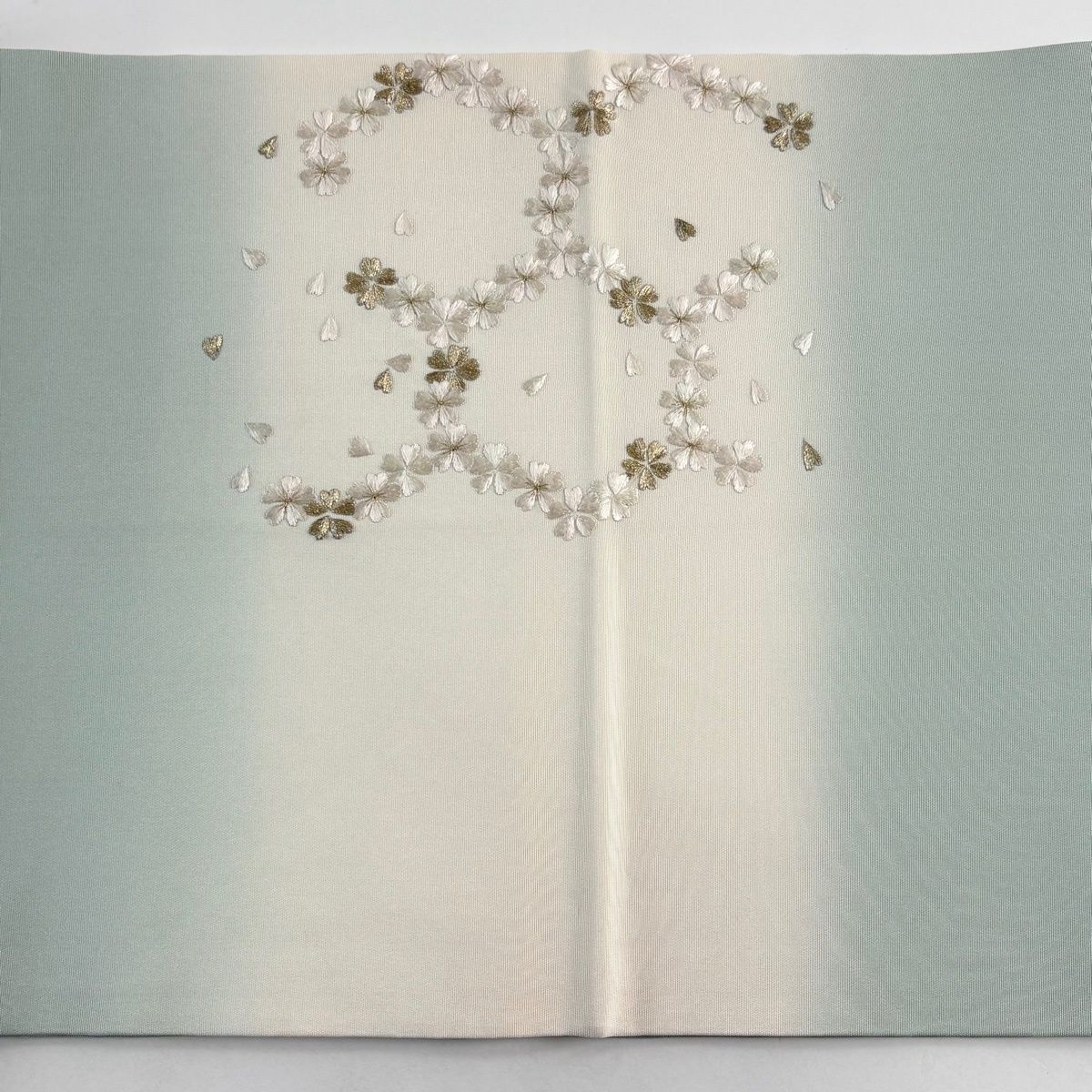  名古屋帯 秀品 松葉仕立て 桜 花びら 刺繍 金糸 薄緑 正絹 名古屋帯 帯