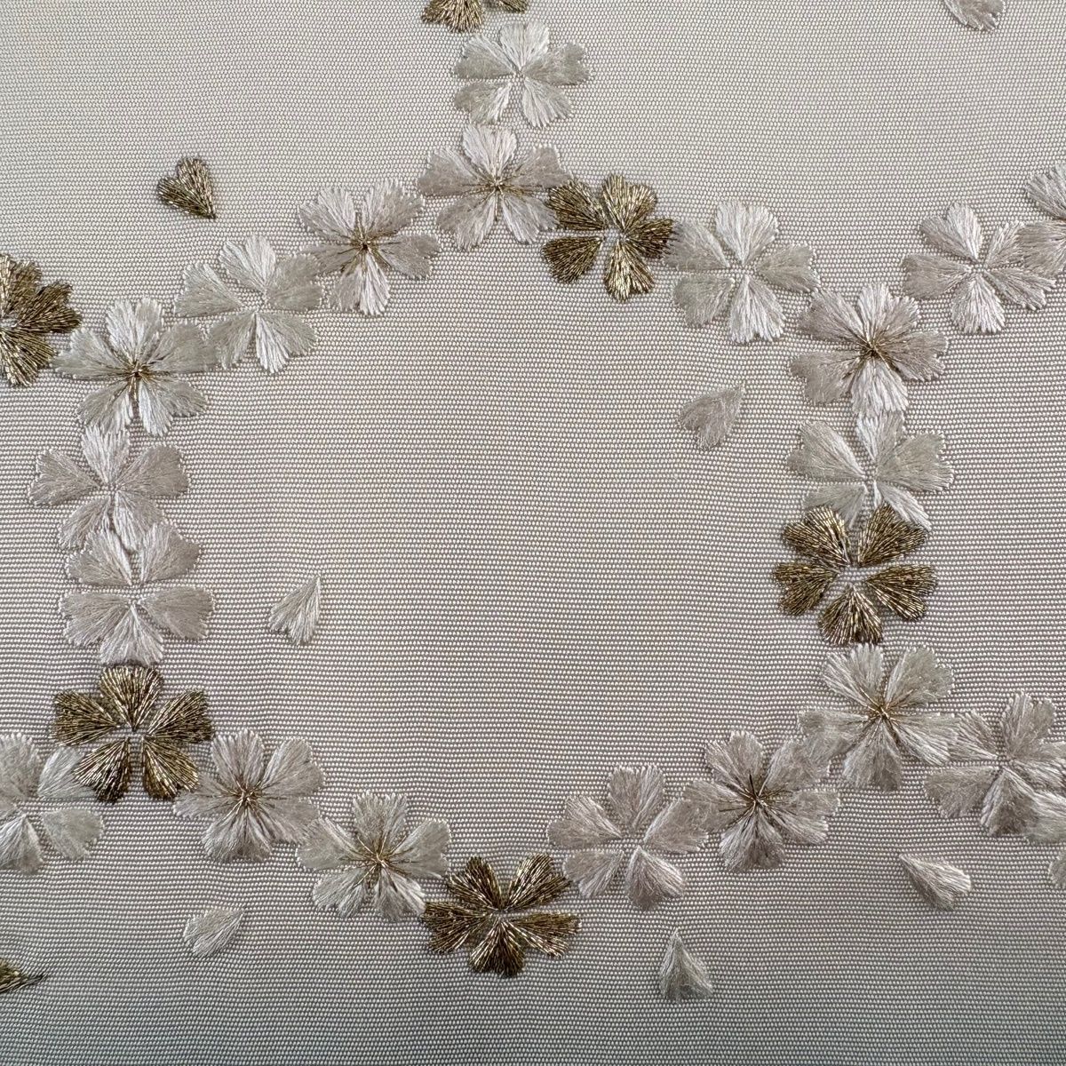 名古屋帯 秀品 松葉仕立て 桜 花びら 刺繍 金糸 薄緑 正絹