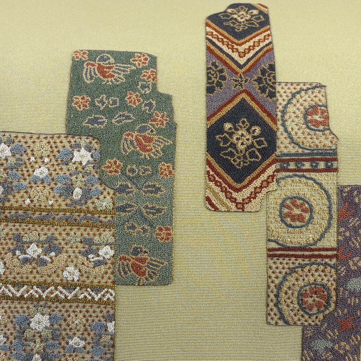 名古屋帯 秀品 草花 鳥 相良刺繍 金糸 よもぎ色 正絹