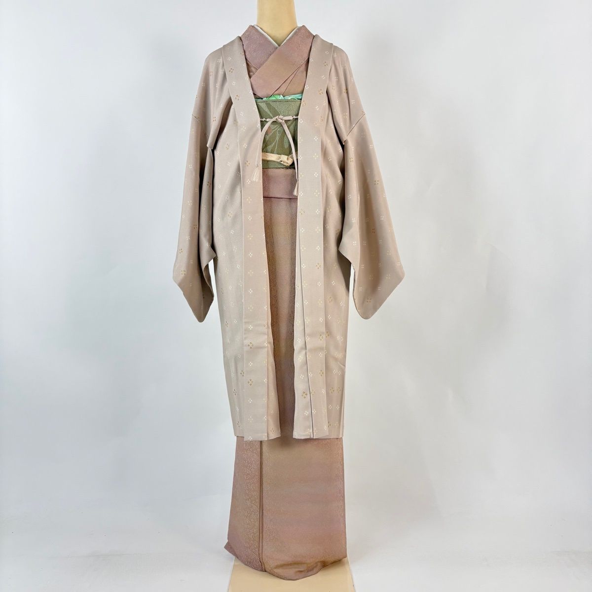 羽織 身丈106 cm 裄丈69.5 L 菱 ピンクベージュ 正絹