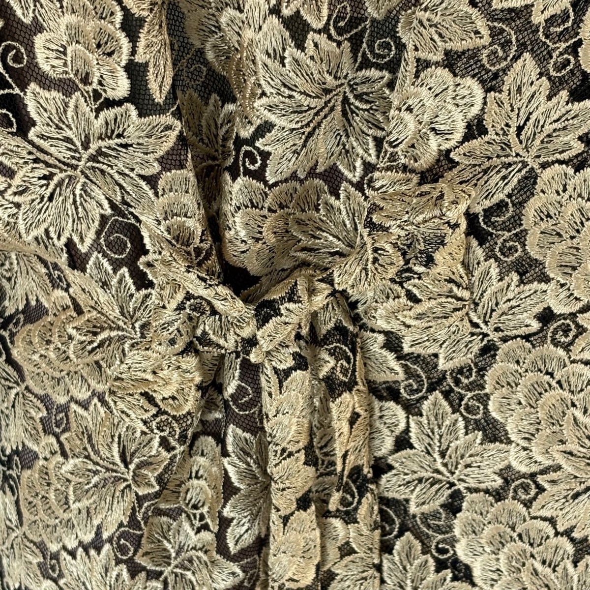  道中着 身丈81.5 cm 裄丈66 M 和装コート 葉と実 刺繍 ベージュ 化繊 羽織 着物 浴衣