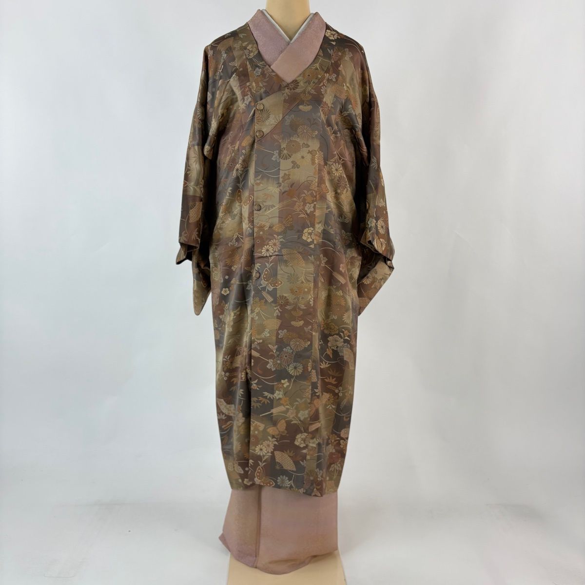 道行 身丈119 cm 裄丈66 M 和装コート 千代田衿 秋草 蝶 薄茶色 正絹
