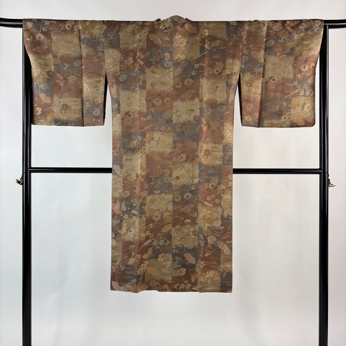 道行 身丈119 cm 裄丈66 M 和装コート 千代田衿 秋草 蝶 薄茶色 正絹