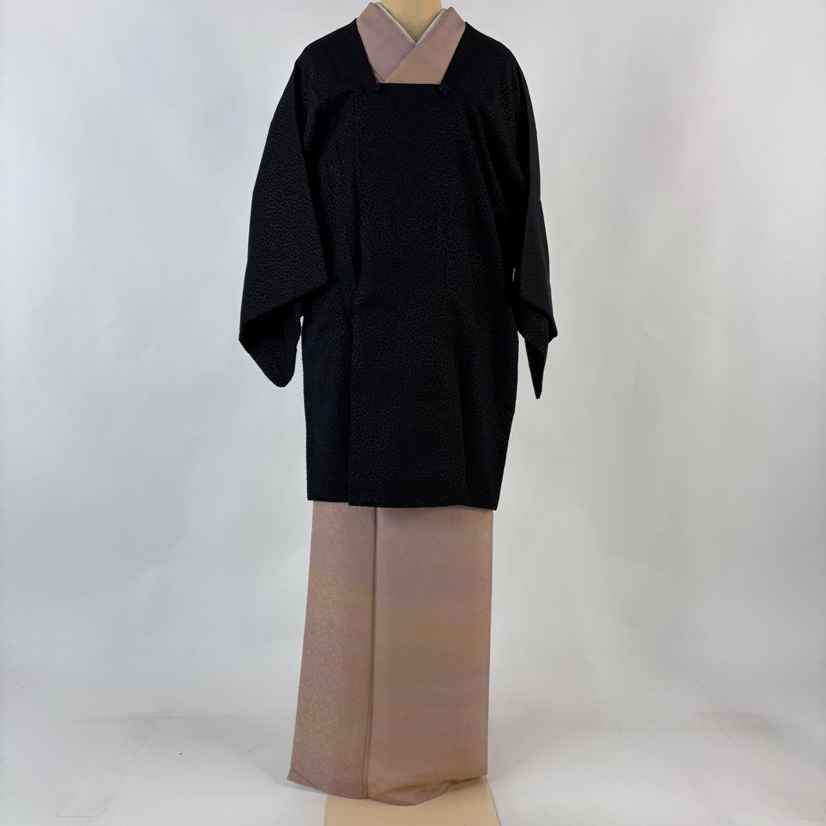 道行 身丈89.5 cm 裄丈64.5 M 和装コート 角衿 幾何学模様 黒 正絹