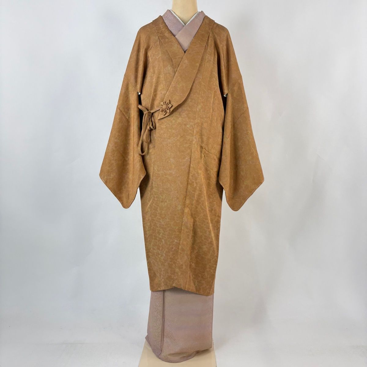 道中着 身丈112 cm 裄丈69 L 和装コート 地紋 ぼかし 薄オレンジ 正絹