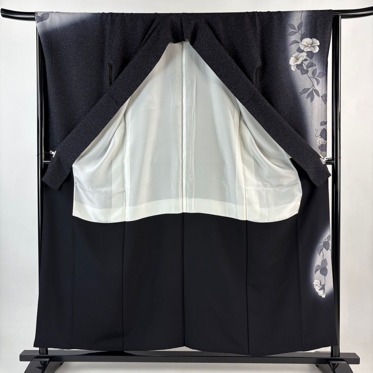  振袖 身丈157.5 cm 裄丈65.5 M 袷 落款 枝花 銀通し 金彩 黒 正絹 振袖 着物