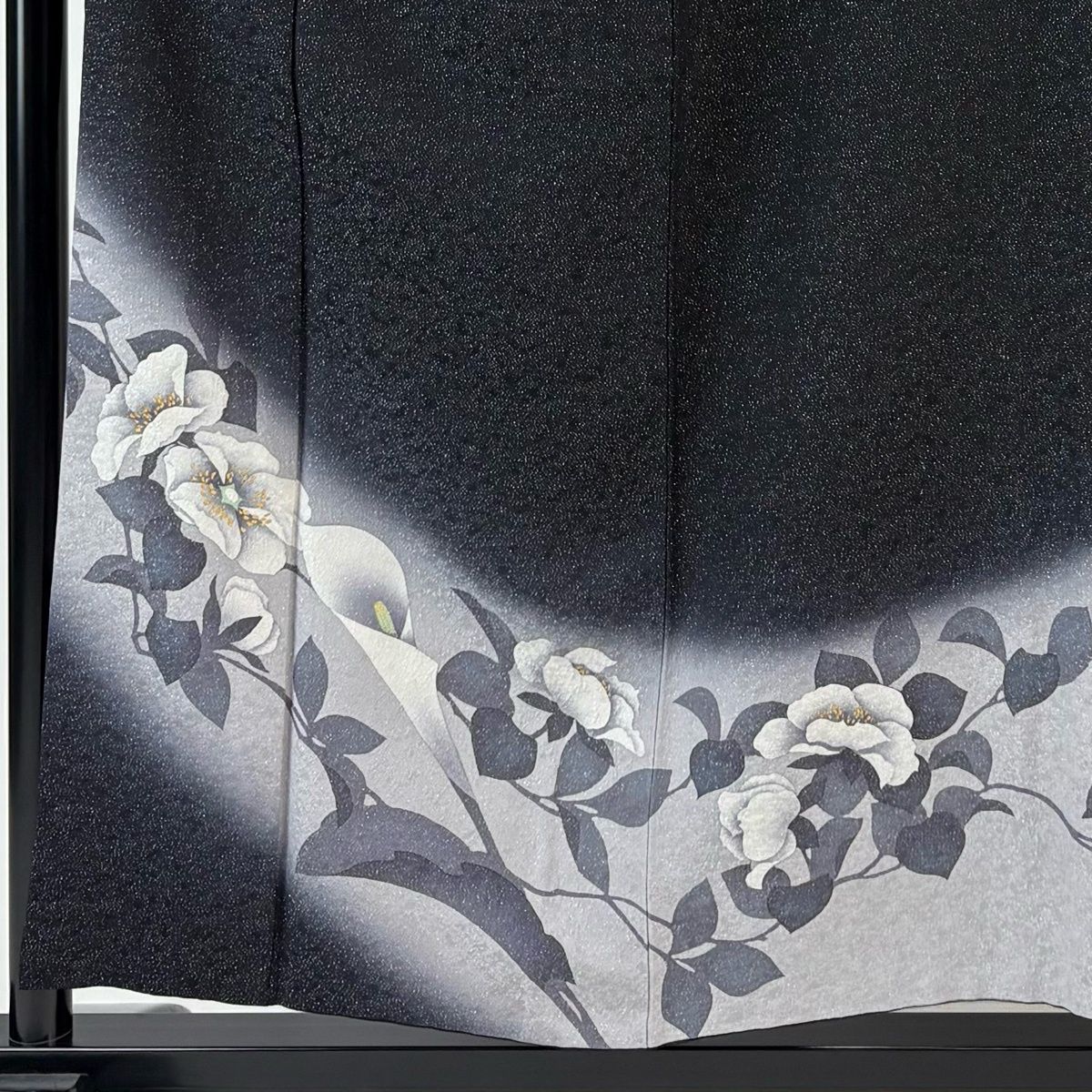 振袖 身丈157.5 cm 裄丈65.5 M 袷 落款 枝花 銀通し 金彩 黒 正絹