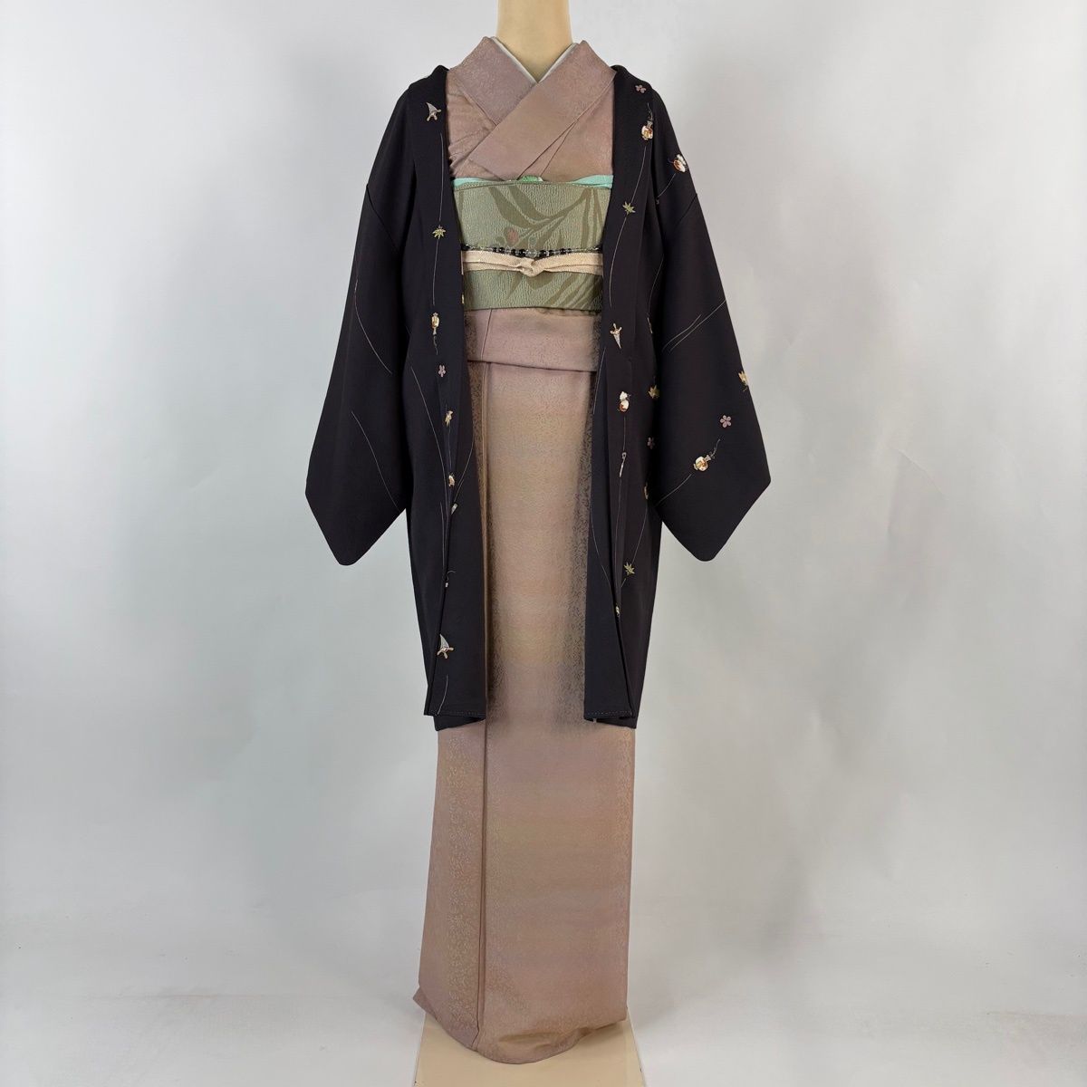 羽織 身丈93.5 cm 裄丈62 S 宝尽くし 花 金彩 黒灰 正絹