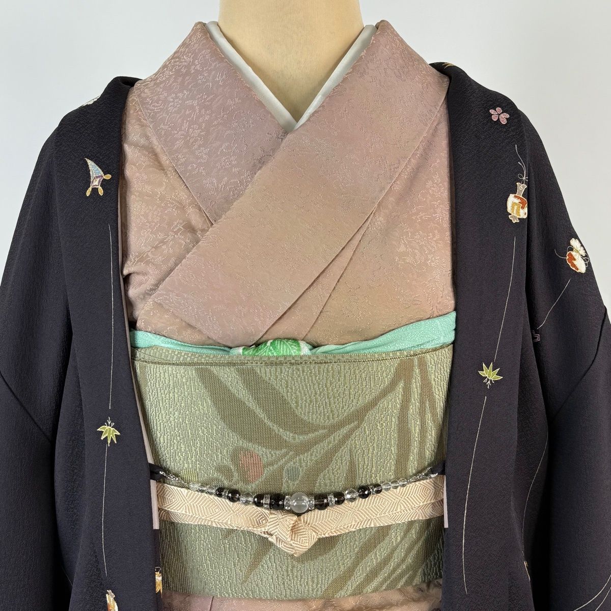  羽織 身丈93.5 cm 裄丈62 S 宝尽くし 花 金彩 黒灰 正絹 羽織 着物 浴衣