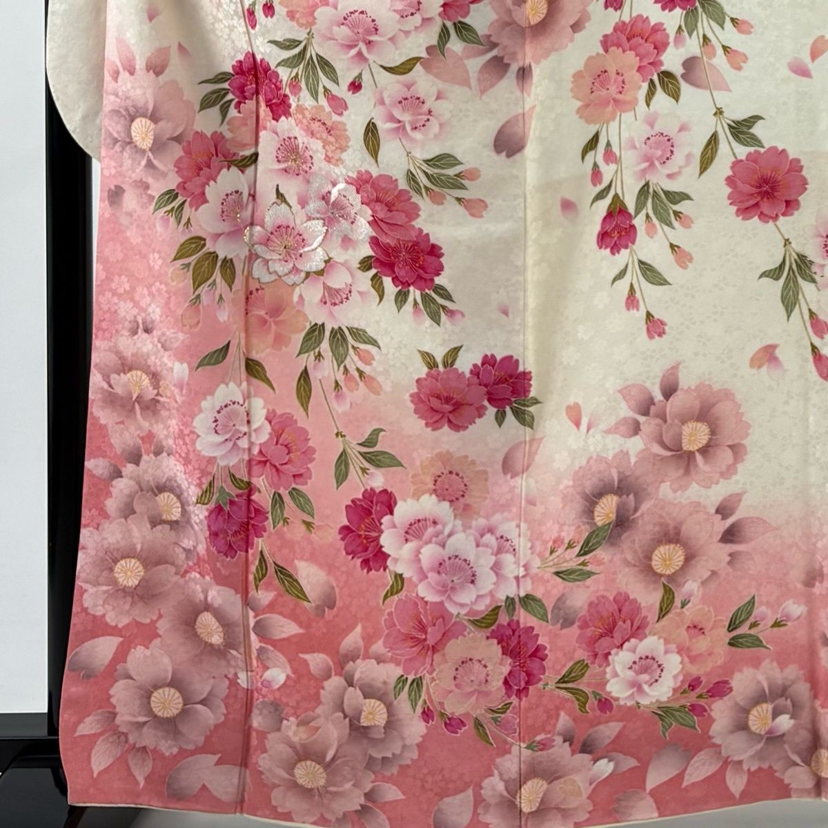 振袖 身丈165 cm 裄丈67 M 袷 hiromichi nakano 落款 桜 花びら 箔 ぼかし クリーム 正絹