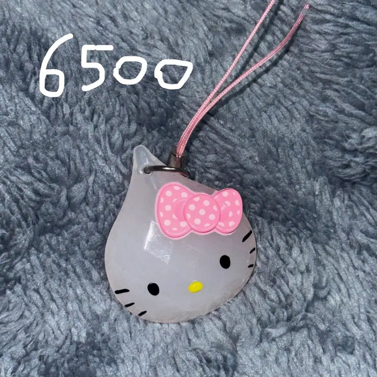 ハローキティ エビアン キティーストラップ - メルカリ