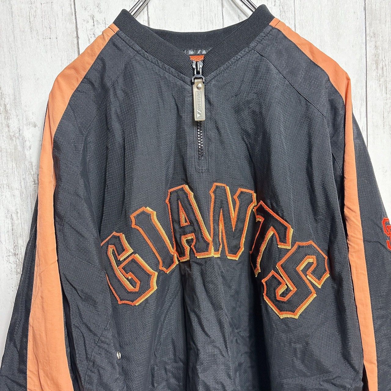 Majestic MLB Giants ジャイアンツナイロンジャケットスタジャン Majestic MLB Giants ジャイアンツナイロンジャケットスタジャン