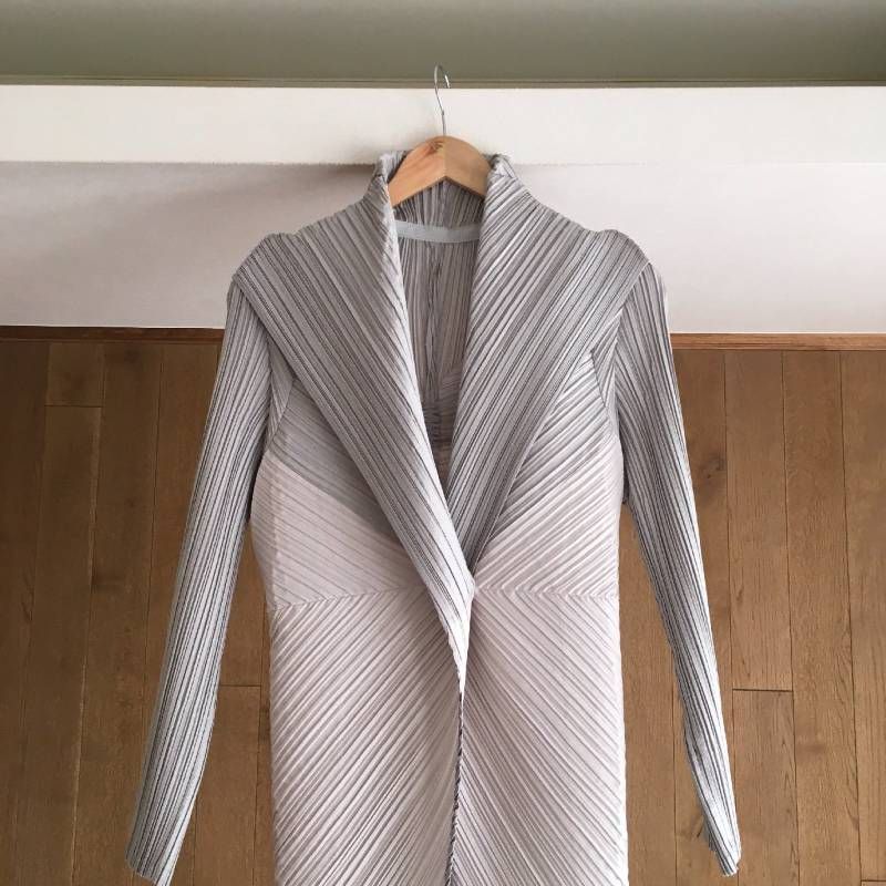 銀タグ　イッセイミヤケ　プリーツストライプロングジャケットコート グレーM PLEATS PLEASE ISSEY MIYAKE - 美品イッセイミヤケプリーツプリーズ