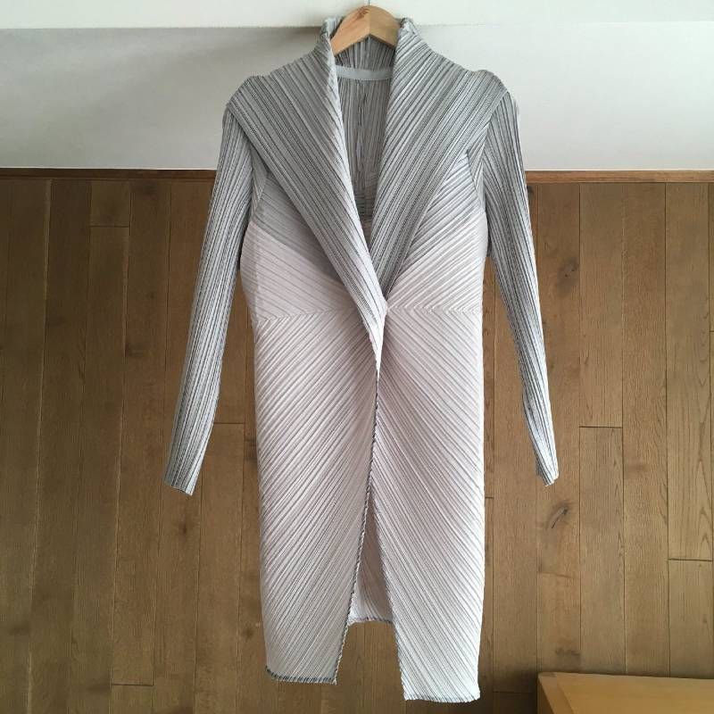 ⭐️最終価格⭐️イッセイミヤケプリーツ加工コート極美品⭐️ 美品 イッセイミヤケ ISSEY MIYAKE プリーツ 変形 コート 2 IM23FD610