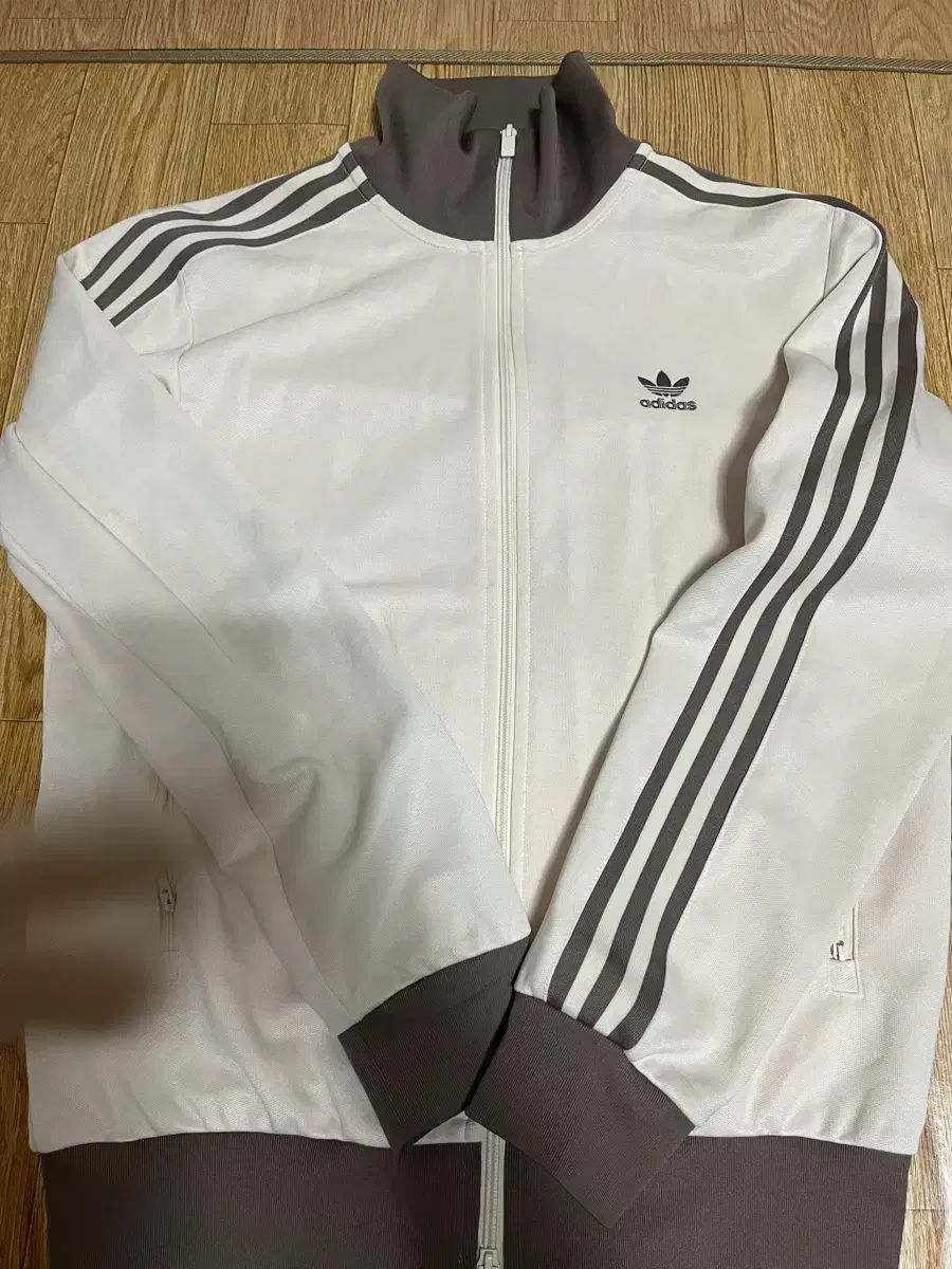 【未使用級】LEONARD レオナール カラフル中綿ブルゾン ブラック Mサイズ 未使用級】LEONARD レオナール カラフル中綿ブルゾン ブラック Mサイズ