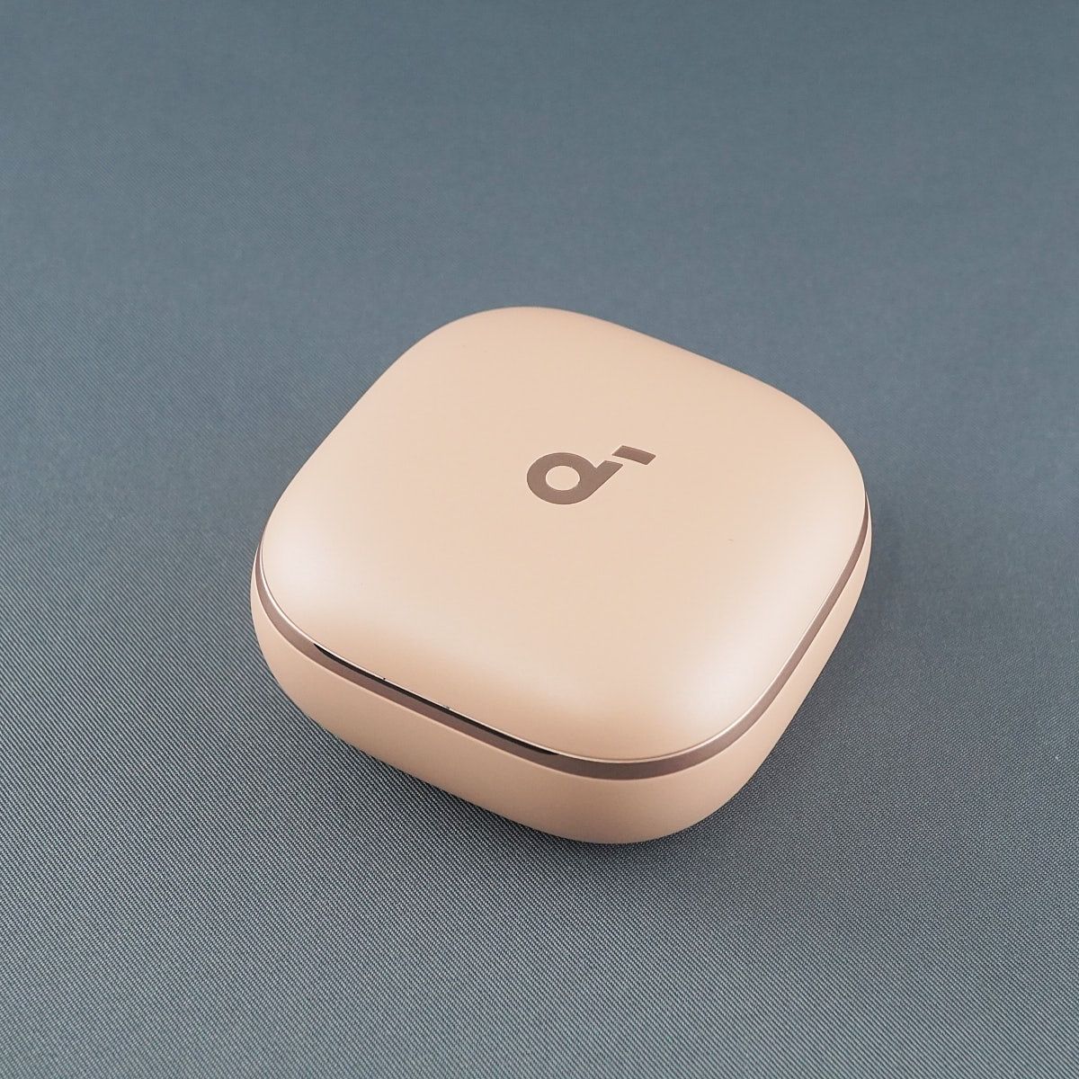 美品 soundcore Liberty5 シャンパンゴールド 充電ケース　1 Anker Soundcore Liberty 5 充電ケースのみ USED美品 A3957 サウンド