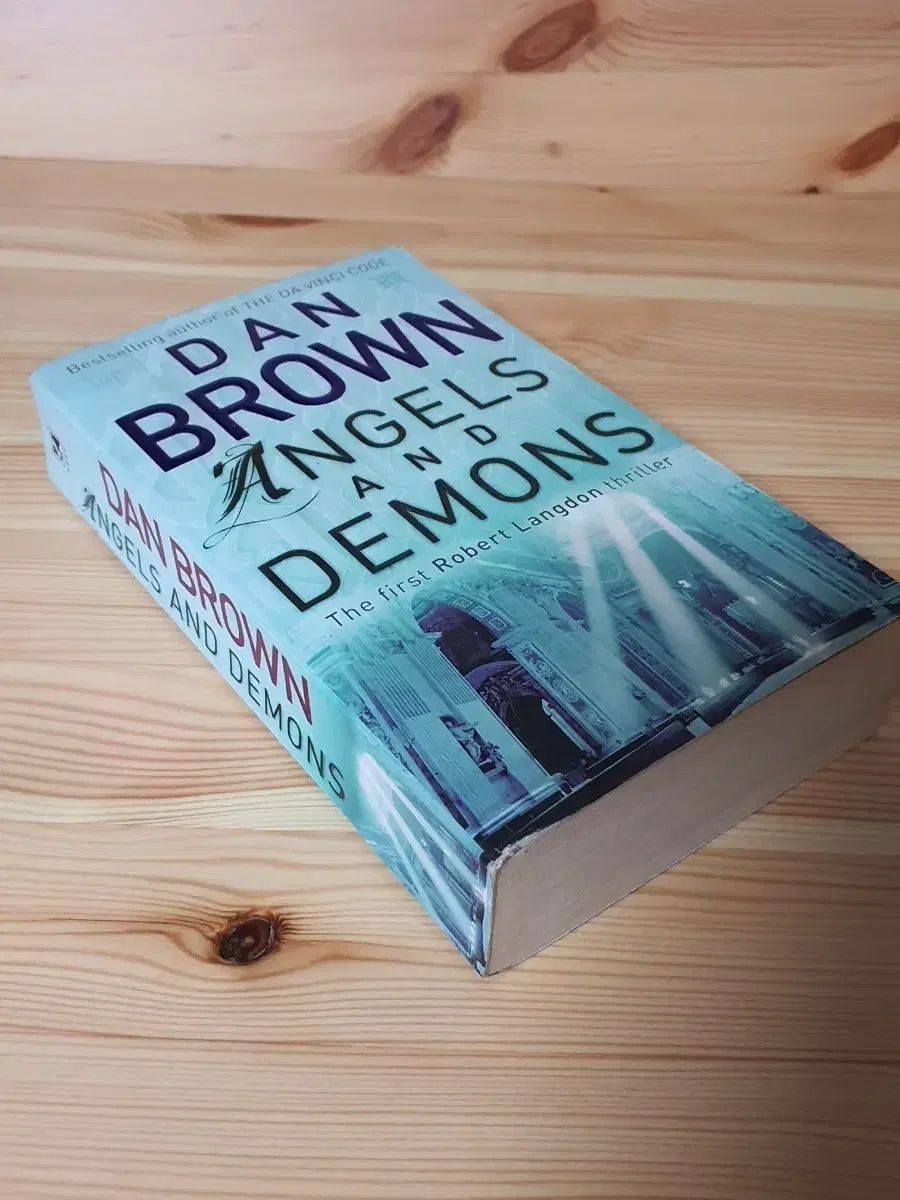 ダン・ブラウン 天使と悪魔 小説 英文版 本 DAN BROWN