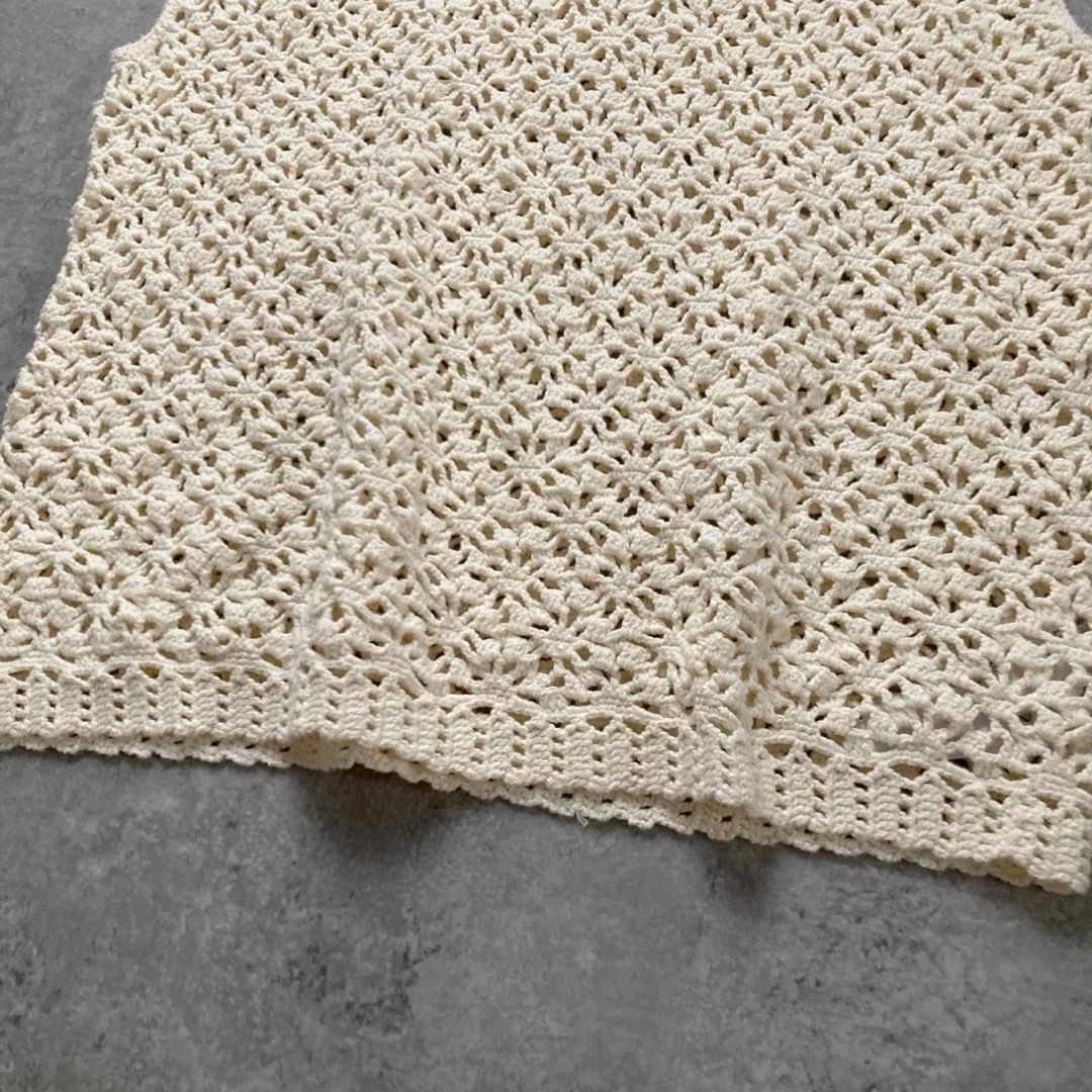 ベスト アイボリー