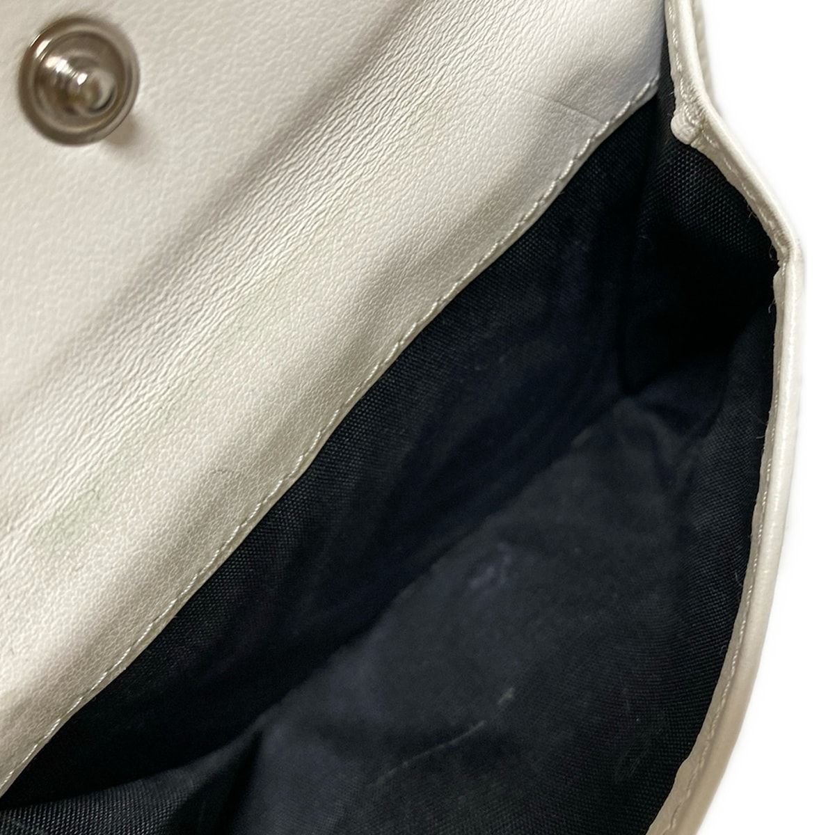 プラダ 2つ折り財布