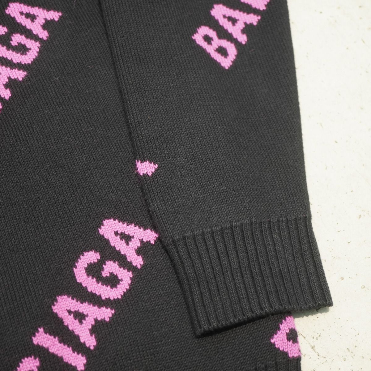 極美品 バレンシアガ 総柄 ロゴ ニット ピンク ウール ビッグシルエットL相当 正規 19SS BALENCIAGA バレンシアガ 総柄 ロゴ ジャガード ニット