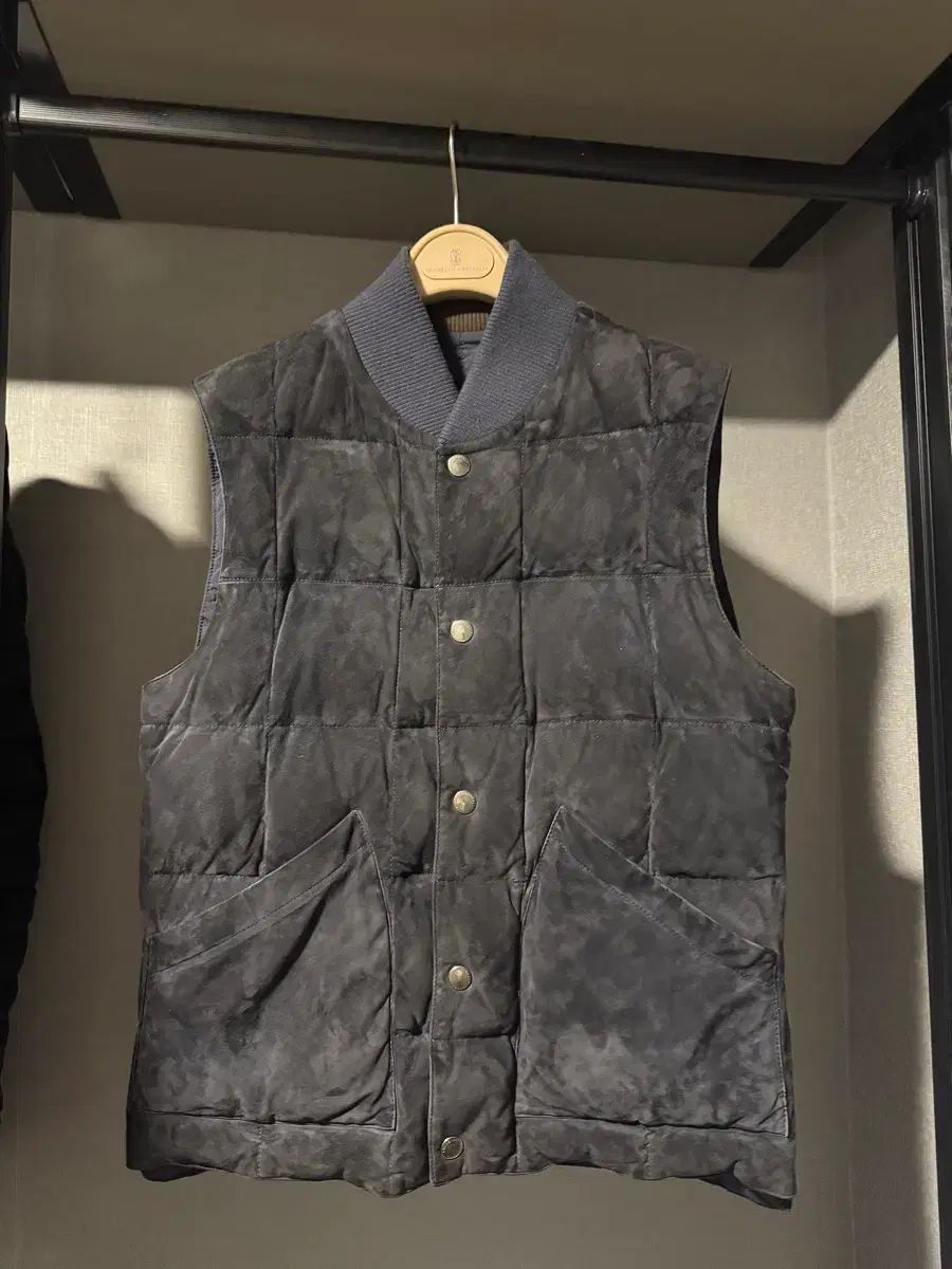 ブルネロクチネリ スウェード ダウン リバーシブル ベスト